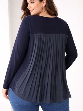 Elegant Navy Pleated-Back Mixed Media V-Neck Sweater SZ.XXL